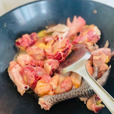 公鸡怎么做好吃，公鸡和母鸡哪个营养价值更高（家乡小公鸡红烧真的美味到爆）