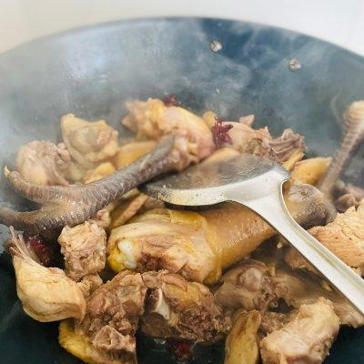 公鸡怎么做好吃，公鸡和母鸡哪个营养价值更高（家乡小公鸡红烧真的美味到爆）