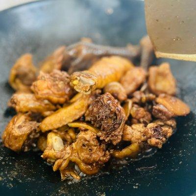 公鸡怎么做好吃，公鸡和母鸡哪个营养价值更高（家乡小公鸡红烧真的美味到爆）