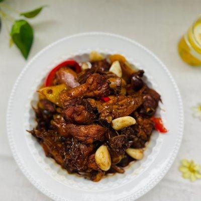 公鸡怎么做好吃，公鸡和母鸡哪个营养价值更高（家乡小公鸡红烧真的美味到爆）