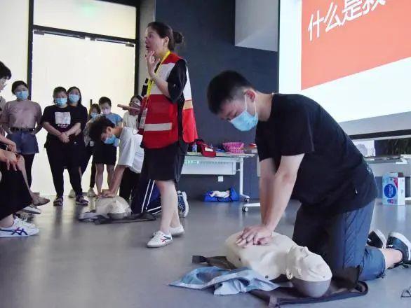 人工呼吸的方法，人工呼吸的方法有几种（徐家汇这场“宝藏”急救普及统统告诉你）