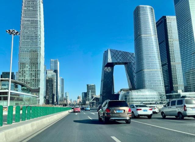 北京外地车限行时间，北京外地车双休日限行吗（​外地车进京有新规）