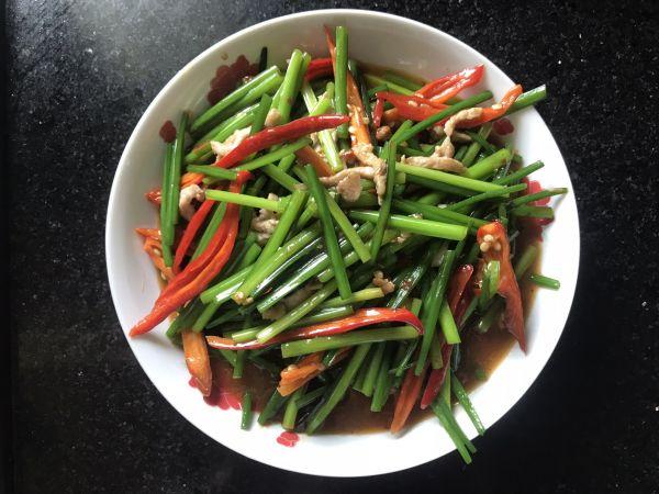 如何做韭菜炒肉丝，韭菜炒肉丝怎么炒（韭菜花炒肉丝这样做）