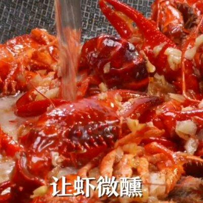 蒜蓉龙虾怎么做好吃，蒜蓉小龙虾怎么炒（蒜蓉小龙虾这么做）