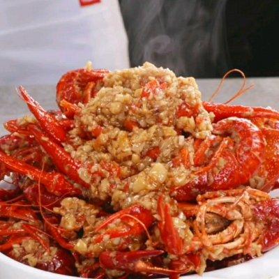 蒜蓉龙虾怎么做好吃，蒜蓉小龙虾怎么炒（蒜蓉小龙虾这么做）