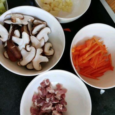 西兰花可以混合哪些菜炒，西兰花和什么搭配炒菜（家常美味清炒西兰花香菇胡萝卜）