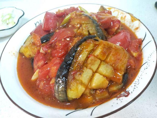圆茄子怎么做好吃，素炒紫色圆茄子——操作简单又好吃（一定要收藏的#巨下饭的家常菜#红烧茄子）
