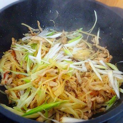 嫩姜炒肉的做法，小炒肉的做法（有一种乡愁叫#我的养生日常-远离秋燥#）