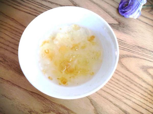 牛奶桃胶银耳羹的做法，牛奶桃胶银耳羹的做法视频窍门（#我的养生日常-远离秋燥#桃胶银耳羹）