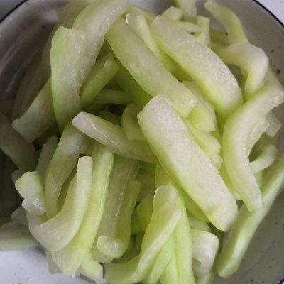 西瓜皮怎么做好吃，西瓜皮怎么做好吃又简单（原来#巨下饭的家常菜#清炒西瓜皮才是真正的米饭杀手）