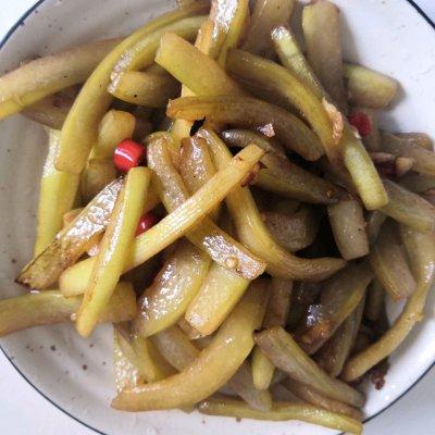 西瓜皮怎么做好吃，西瓜皮怎么做好吃又简单（原来#巨下饭的家常菜#清炒西瓜皮才是真正的米饭杀手）
