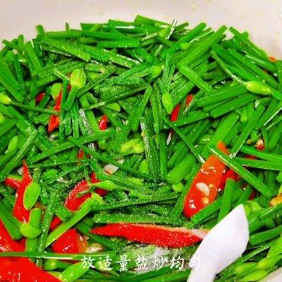 韭菜花炒牛肉的家常做法，#巨下饭的家常菜#韭菜花炒酱牛肉