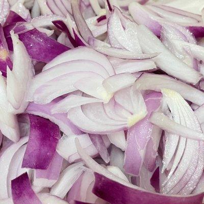 鸡肉面片怎么做好吃啊，怎样做鸡肉面好吃（#不容错过的鲜美滋味#洋葱鸡肉拌面）