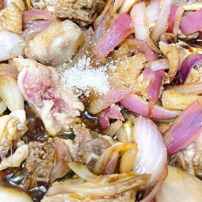 鸡肉面片怎么做好吃啊，怎样做鸡肉面好吃（#不容错过的鲜美滋味#洋葱鸡肉拌面）