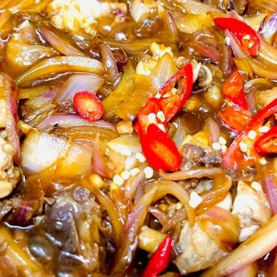 鸡肉面片怎么做好吃啊，怎样做鸡肉面好吃（#不容错过的鲜美滋味#洋葱鸡肉拌面）