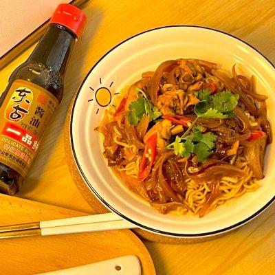 鸡肉面片怎么做好吃啊，怎样做鸡肉面好吃（#不容错过的鲜美滋味#洋葱鸡肉拌面）