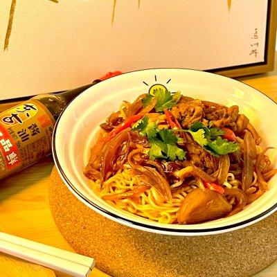 鸡肉面片怎么做好吃啊，怎样做鸡肉面好吃（#不容错过的鲜美滋味#洋葱鸡肉拌面）