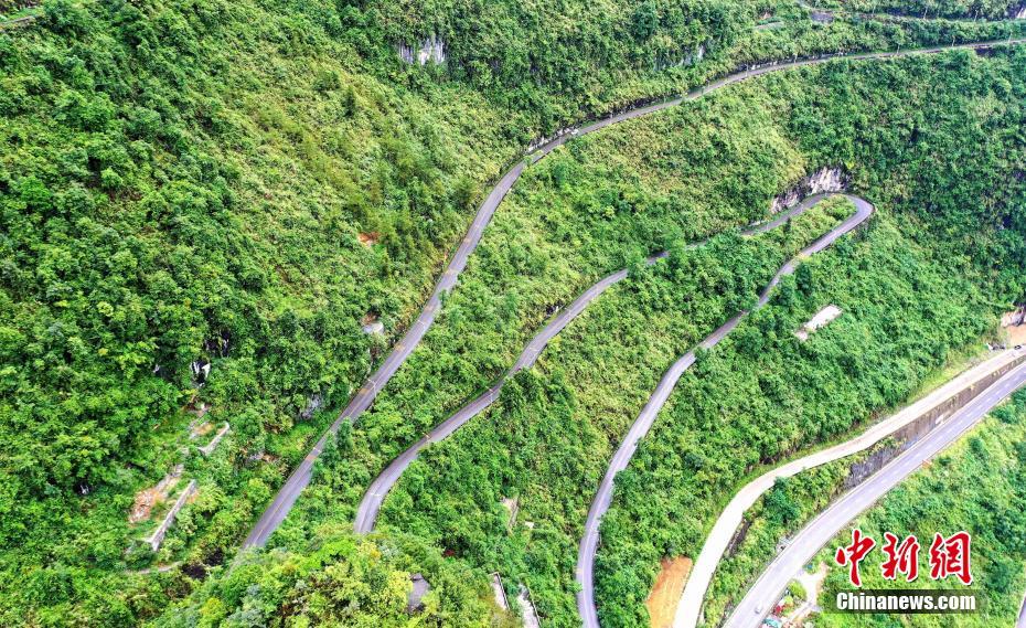 什么山峻岭，广西凤山：群山峻岭修天路（什么山峻岭千山一什么万古长什么）