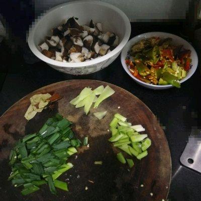 鸡肉焯水一般几分钟，炖鸡块用不用焯水（一碗家常菜大盘鸡全搞定）