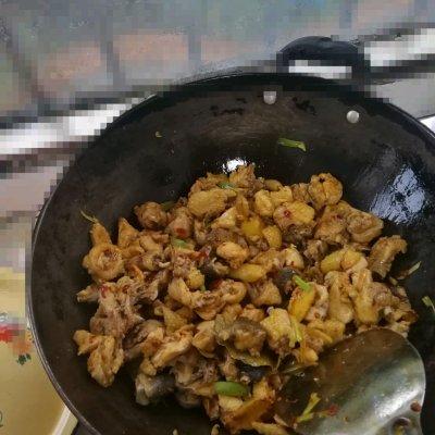 鸡肉焯水一般几分钟，炖鸡块用不用焯水（一碗家常菜大盘鸡全搞定）