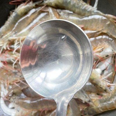 白灼虾的做法几分钟能熟，简单快手又下饭的白灼虾吃起来那叫一个香