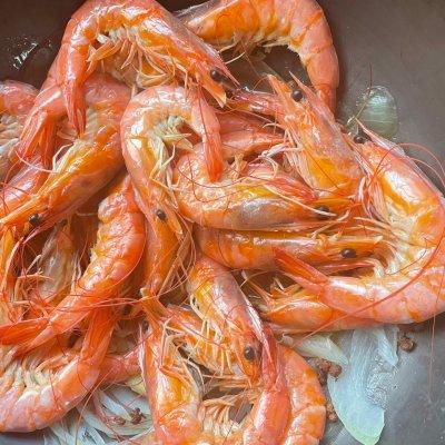 白灼虾的做法几分钟能熟，简单快手又下饭的白灼虾吃起来那叫一个香