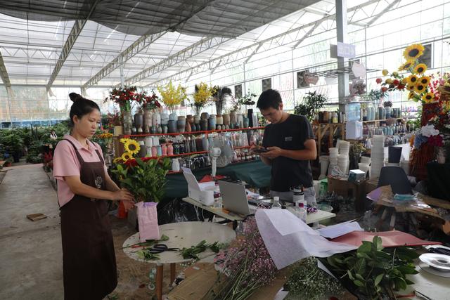 适合七夕情人节鲜花有哪些，七夕送花什么花合适（一朵鲜花的“浪漫”之旅）