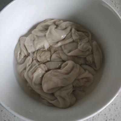 肥肠鸡的正宗做法，四川肥肠鸡正宗的做法（外婆做的肥肠鸡香味四溢）