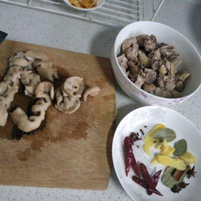 肥肠鸡的正宗做法，四川肥肠鸡正宗的做法（外婆做的肥肠鸡香味四溢）