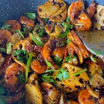 干锅大虾的做法，干锅虾的做法是什么（10万人都收藏的超美味干锅虾）