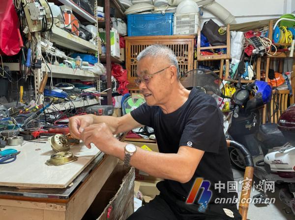 海曙家电维修师傅拆装 鄞州有位“阿仁师傅”坚持十年义务帮邻居维修小家电