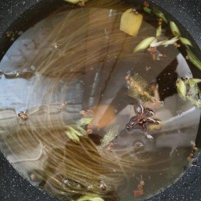 怎样做美味的韭菜鸡蛋蒸饺，鸡蛋韭菜蒸饺做法（厨娘教你一招巧做蒸饺）