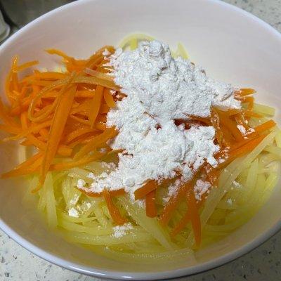 土豆丝的做法大全，土豆丝的做法大全图片（正宗焦香土豆丝饼做法）