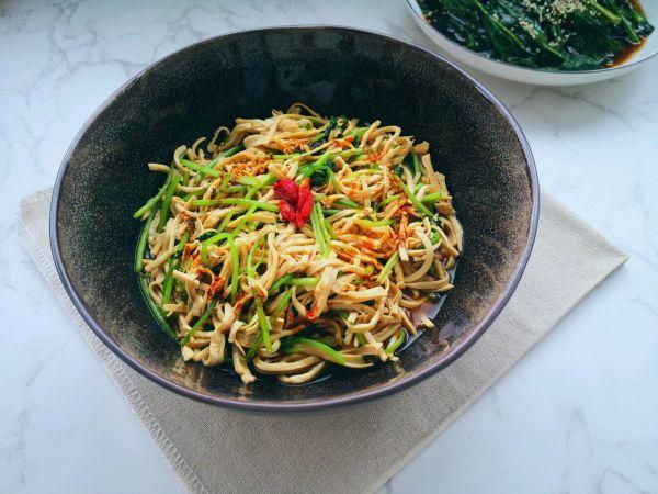 豆腐丝怎么凉拌，五香豆腐丝怎么凉拌（#我的养生日常-远离秋燥#凉拌香菜豆腐丝）