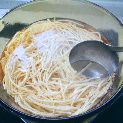 豆腐丝怎么凉拌，五香豆腐丝怎么凉拌（#我的养生日常-远离秋燥#凉拌香菜豆腐丝）