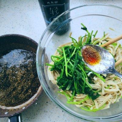 豆腐丝怎么凉拌，五香豆腐丝怎么凉拌（#我的养生日常-远离秋燥#凉拌香菜豆腐丝）