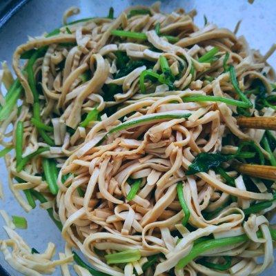 豆腐丝怎么凉拌，五香豆腐丝怎么凉拌（#我的养生日常-远离秋燥#凉拌香菜豆腐丝）