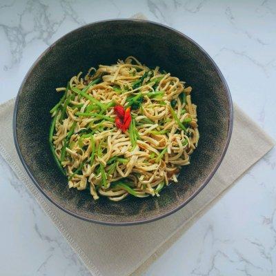 豆腐丝怎么凉拌，五香豆腐丝怎么凉拌（#我的养生日常-远离秋燥#凉拌香菜豆腐丝）