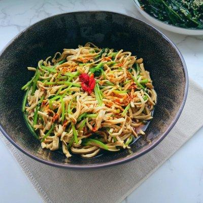 豆腐丝怎么凉拌，五香豆腐丝怎么凉拌（#我的养生日常-远离秋燥#凉拌香菜豆腐丝）