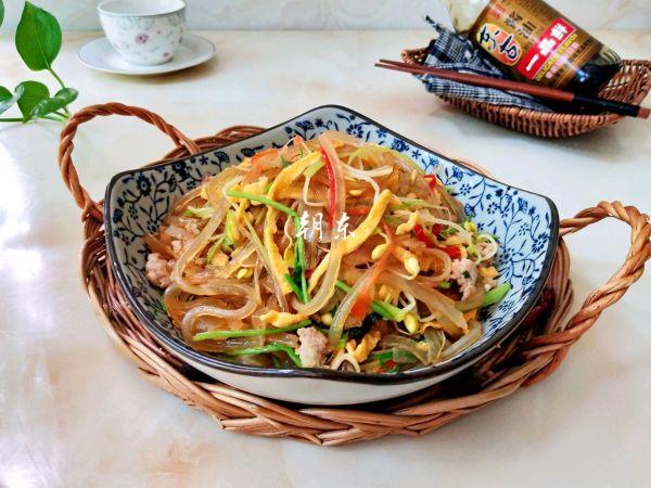 地瓜怎么炒好吃，地瓜干的做法 家庭（#不容错过的鲜美滋味#炒红薯粉条）