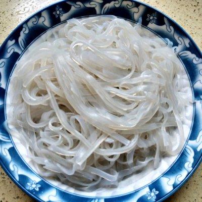 地瓜怎么炒好吃，地瓜干的做法 家庭（#不容错过的鲜美滋味#炒红薯粉条）