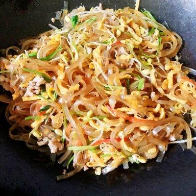 地瓜怎么炒好吃，地瓜干的做法 家庭（#不容错过的鲜美滋味#炒红薯粉条）