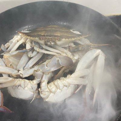 梭子蟹的家常做法，葱油梭子蟹的家常做法（新手也能做红焖梭子蟹<葱姜>）