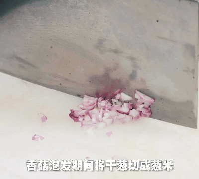 海鲜酱适合做什么菜（蚝油海鲜焖香菇开启元气满满的一天）