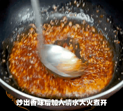 海鲜酱适合做什么菜（蚝油海鲜焖香菇开启元气满满的一天）