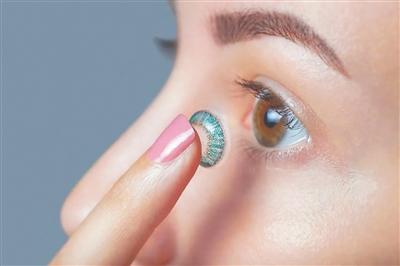 怎么避免美瞳的危害，怎么减少美瞳对眼睛的伤害（当心美瞳变“伤瞳”）