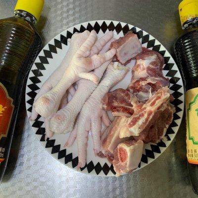 美味好吃的酱油焖鸡脚的做法，酱油鸡脚的做法大全（巨好吃的排骨焖鸡爪五分钟就能上桌的美食）
