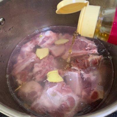 美味好吃的酱油焖鸡脚的做法，酱油鸡脚的做法大全（巨好吃的排骨焖鸡爪五分钟就能上桌的美食）