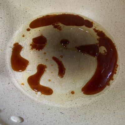 美味好吃的酱油焖鸡脚的做法，酱油鸡脚的做法大全（巨好吃的排骨焖鸡爪五分钟就能上桌的美食）