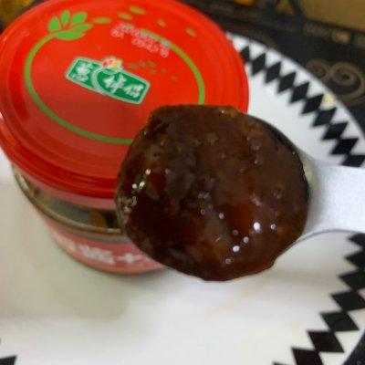 美味好吃的酱油焖鸡脚的做法，酱油鸡脚的做法大全（巨好吃的排骨焖鸡爪五分钟就能上桌的美食）